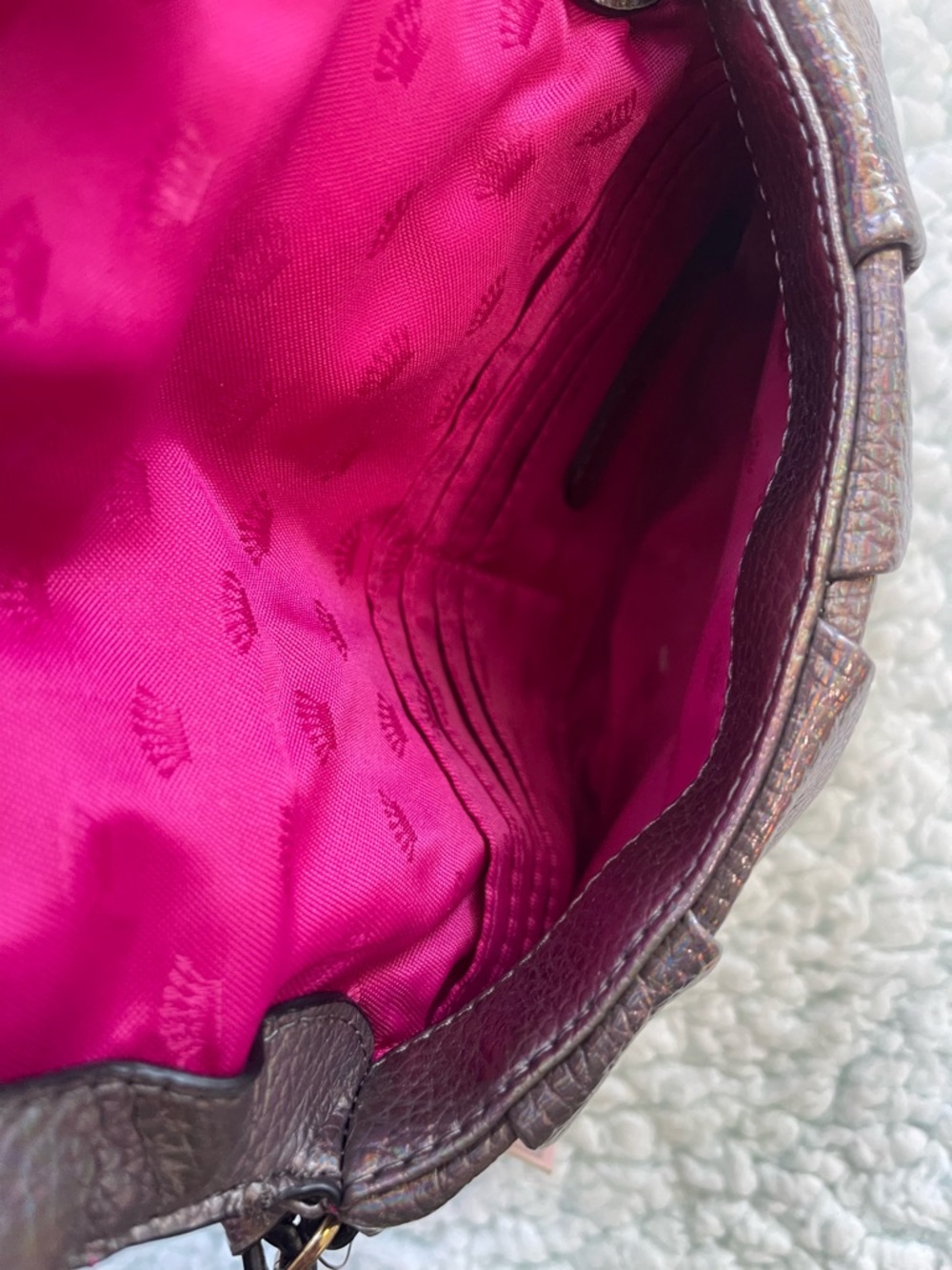 Juicy Couture Iridescent Pewter Wristlet Clutch-NWT - Picture 3 of 10